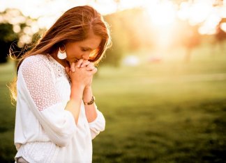 Reze, espere e não se preocupe. A preocupação é inútil. Deus é misericordioso e ouvirá sua oração…