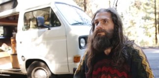 Milionário brasileiro doa fortuna, viaja o mundo e vive feliz em uma van