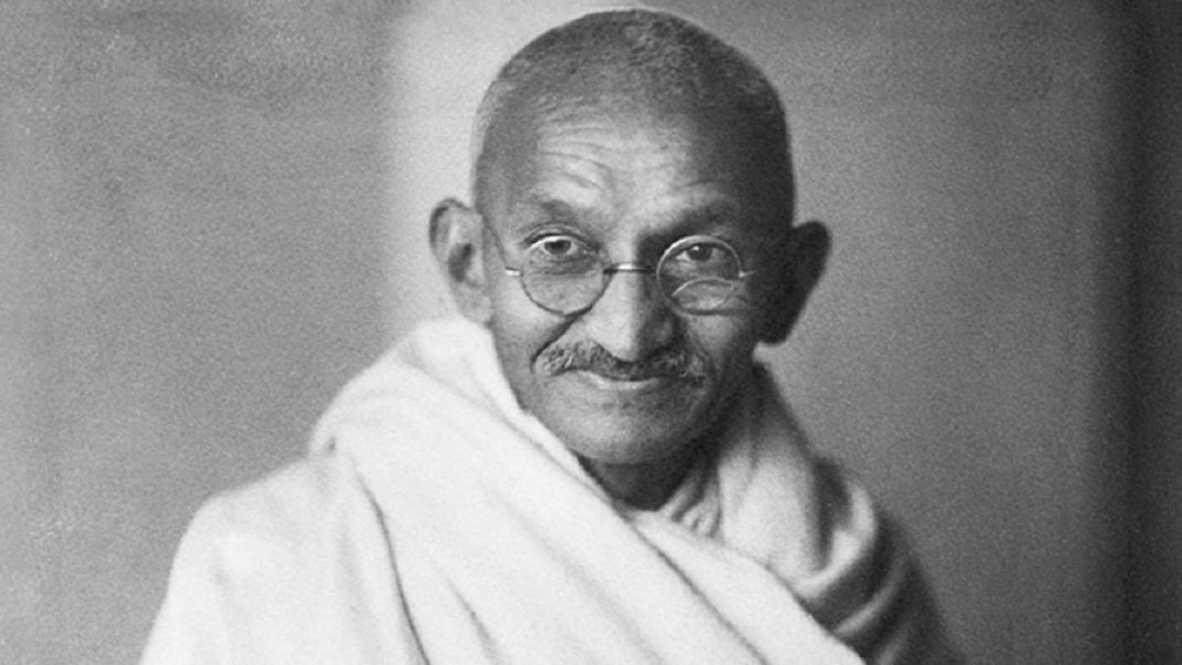 Que tal seguir o conselho de Gandhi para triunfar em uma discussão?