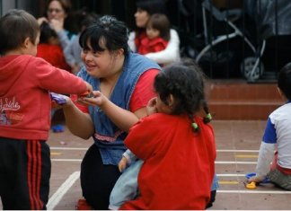 Conheça Noelia, a primeira professora com síndrome de Down que superou preconceitos e conquistou a aprovação de todos os alunos