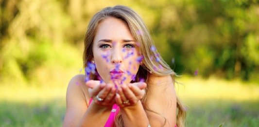 Espere o tempo de Deus e mantenha a calma. O que é seu chegará de uma forma ou de outra