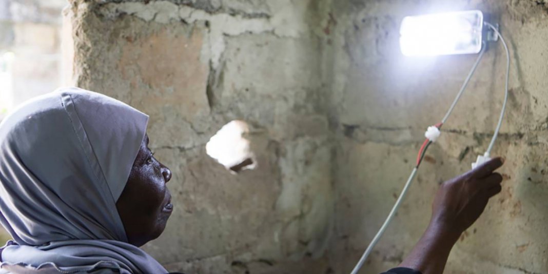 Mulheres de Zanzibar treinadas como engenheiras solares trazem luz para aldeias remotas