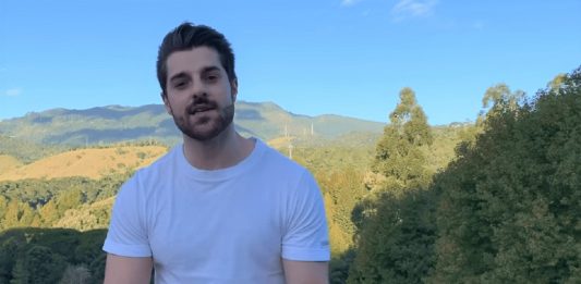 Neste vídeo Alok faz uma comovente reflexão sobre qual é o sentido da vida.