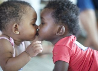 Orfanato procura doadores de cafuné, carinho e amor para crianças que esperam adoção