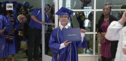 “Gênio” de 11 anos ao se formar diz: “vou provar pela ciência a existência de Deus”