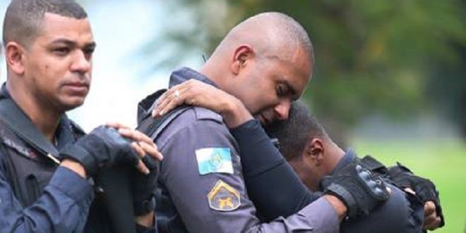 sensivel-mente.com - Suicídio provoca mais mortes de policiais do que em combates, indica relatório