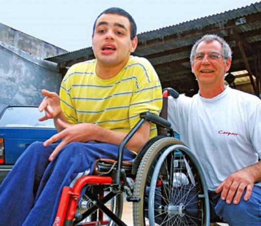 Juíza perdoa dívida de pai que saiu do trabalho para cuidar de filho doente