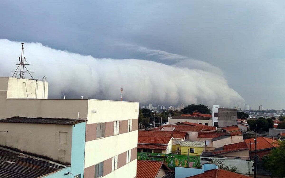 sensivel-mente.com - Nuvem em forma de rolo assusta moradores de Campinas – Veja as fotos e vídeo