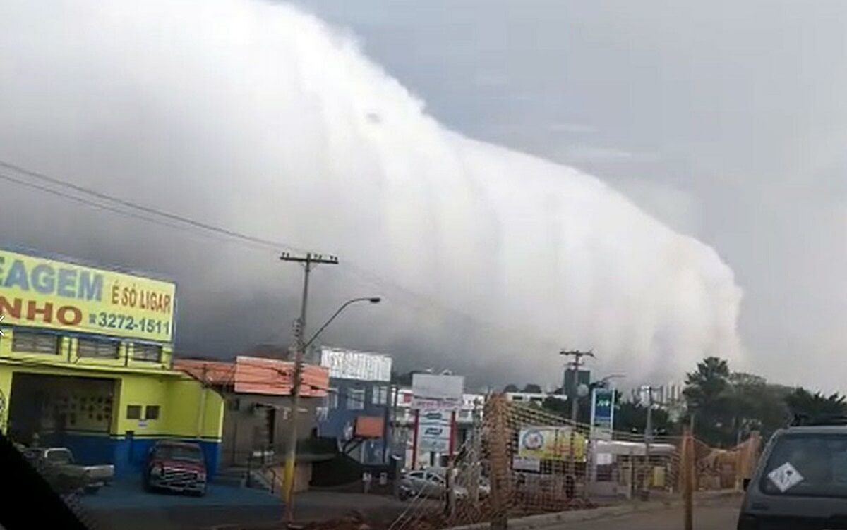 sensivel-mente.com - Nuvem em forma de rolo assusta moradores de Campinas – Veja as fotos e vídeo
