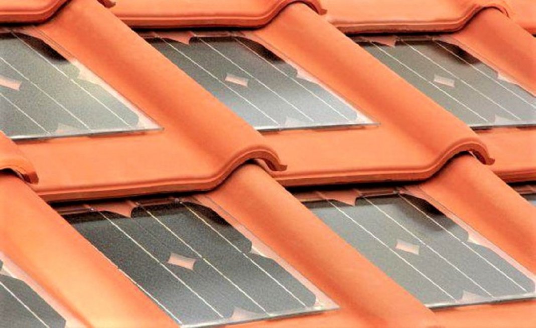 Empresas Italianas criaram telha que já vem com placas solares