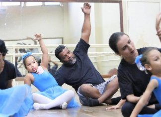 Pedreiro quebra tabu ao aprender balé para ajudar filhas autistas