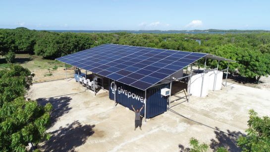 sensivel-mente.com - Quênia inova e instala a primeira usina solar que transforma a água do oceano em água potável