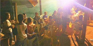 Jovens aproveitaram o Black Friday e entregaram cheeseburger para várias crianças da zona rural de Americana