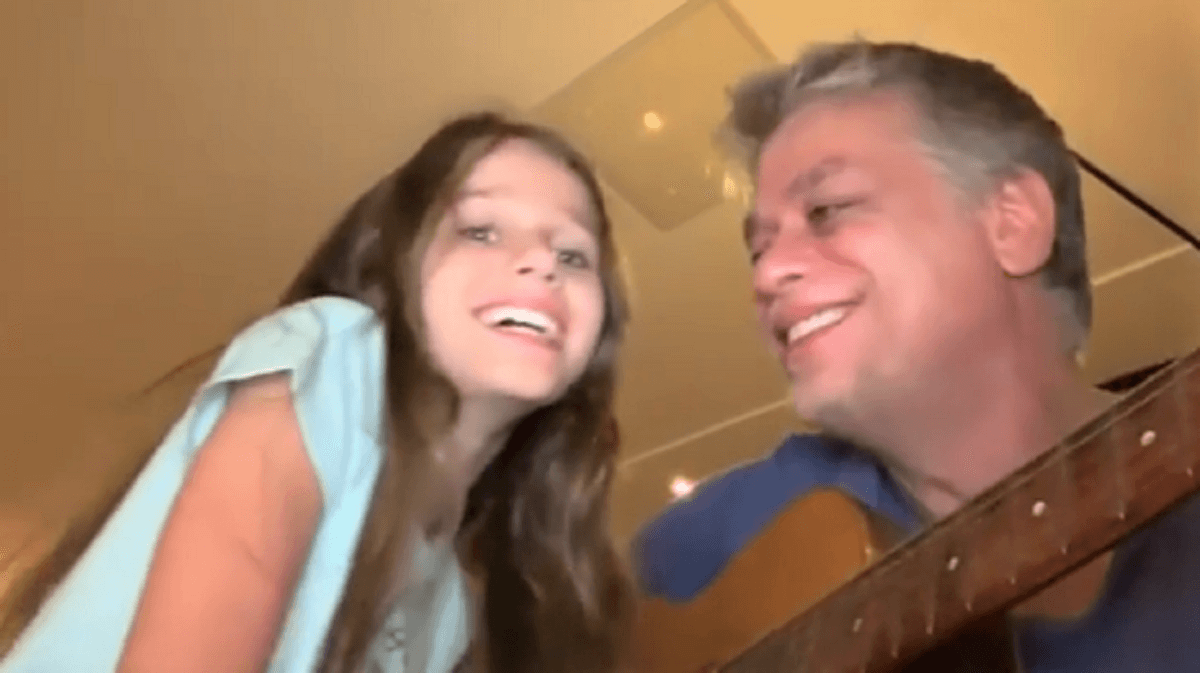 Fábio Assunção em cena fofa canta Janis Joplin com sua filha de 8 anos Fabio Assunção e sua filha Ella. - Fábio Assunção em cena fofa canta Janis Joplin com sua filha de 8 anos