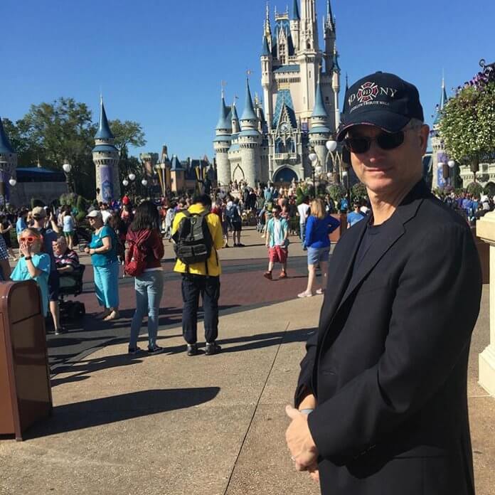 sensivel-mente.com - Ator Gary Sinise levou totalmente de graça mais de 1000 crianças filhos de veteranos de guerra para a Disney