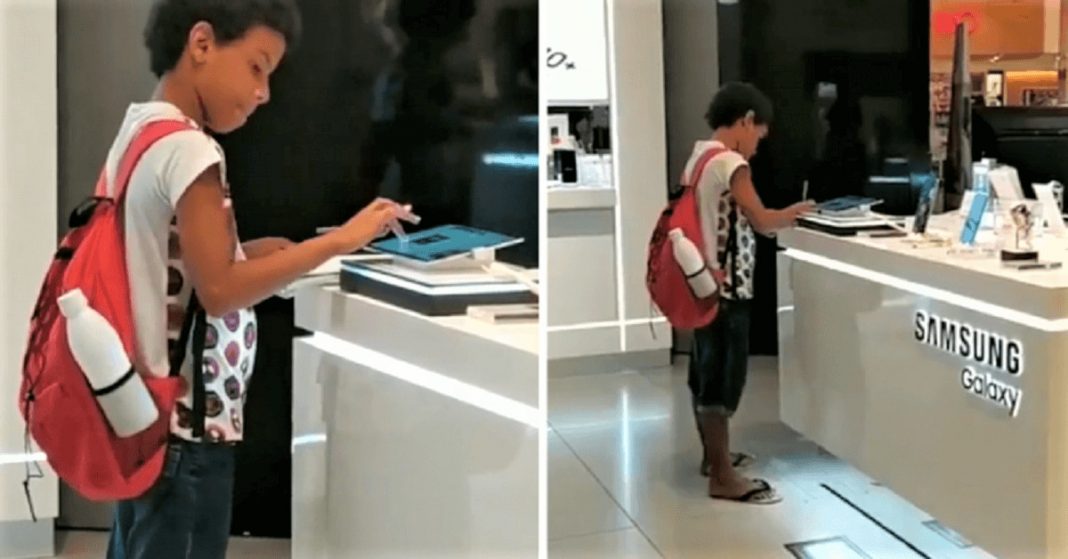 Menino filmado estudando em um tablet de uma loja, ganha o aparelho da Samsung