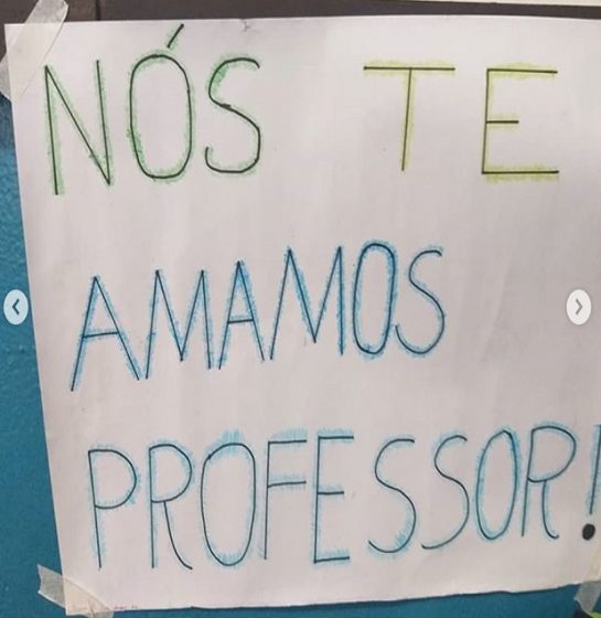 sensivel-mente.com - Alunos encheram sala de aula com mensagens de encorajamento para o professor com depressão.