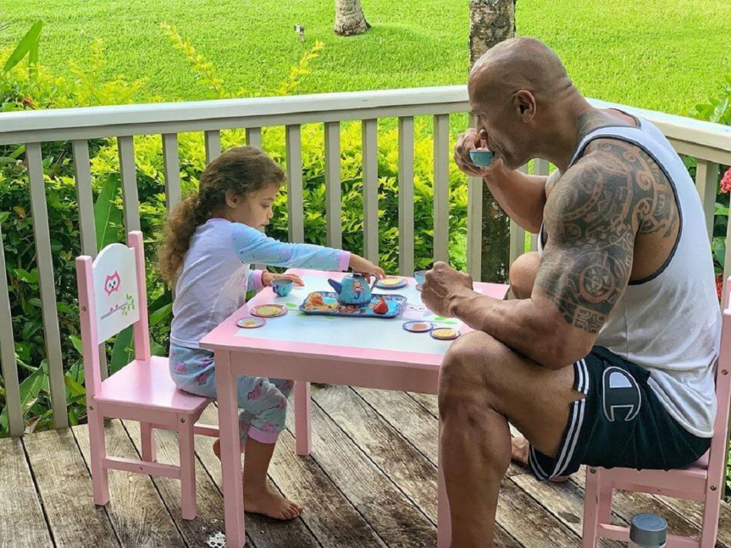 The Rock é um exemplo de paizão “carinhoso, cuidadoso e sempre presente”