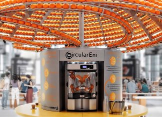 Técnica Inovadora permite máquina fazer suco de laranja e imprimir os copos imediatamente com a própria casca da laranja