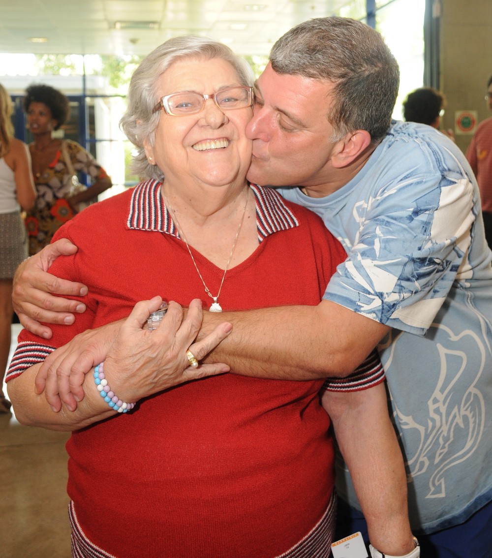 sensivel-mente.com - Morreu a atriz Hilda Rebello, mãe do conhecido ator e diretor Jorge Fernando