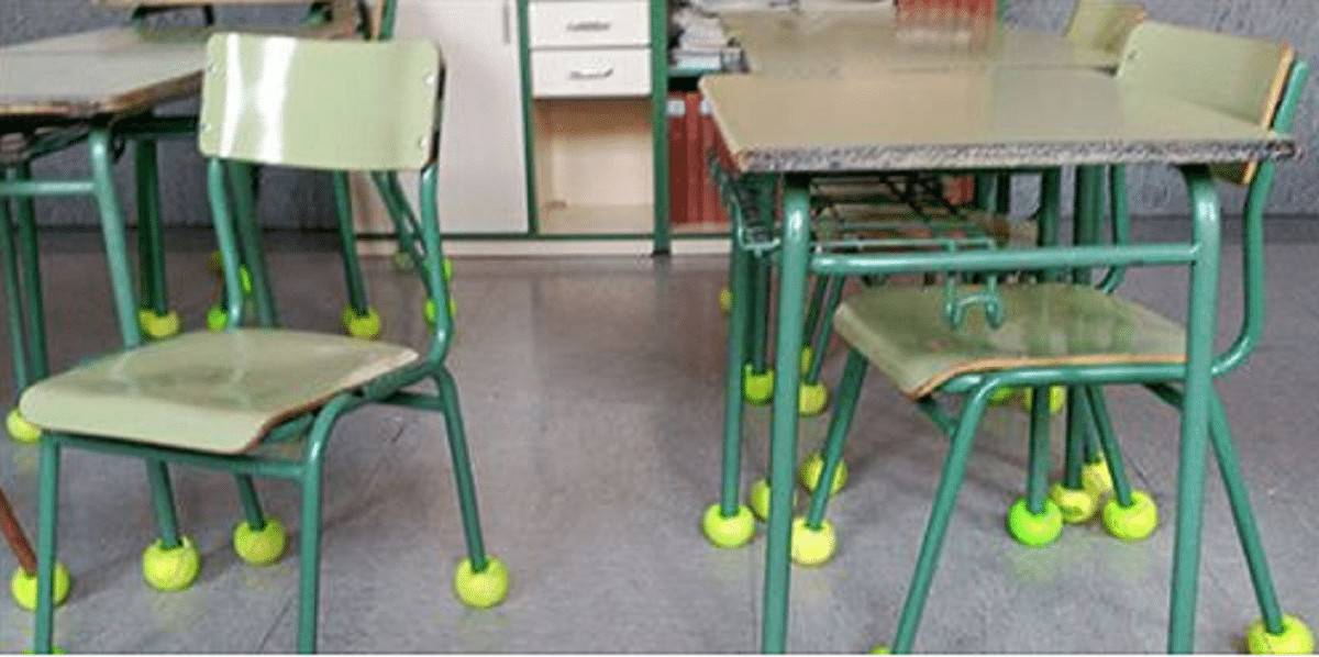 Escola colocou bolas de tênis nos pés das cadeiras para amenizar o ruído que atormentava criança autista sensivel-mente.com - Escola colocou bolas de tênis nos pés das cadeiras para amenizar o ruído que atormentava criança autista