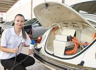 Engenheira capixaba instalou motor elétrico em Fusca e deixou de usar gasolina