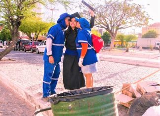 Filha de garis homenageia seus pais com ensaio fotográfico de formatura