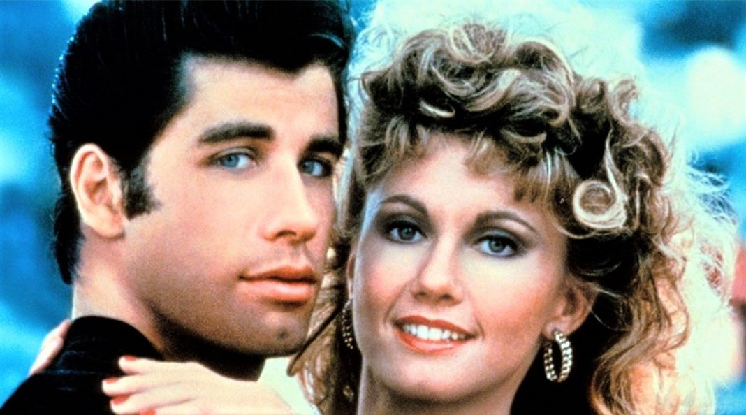 John Travolta e Olívia Newton-John revivem o clássico “Grease” (nos tempos da brilhantina) 40 anos depois