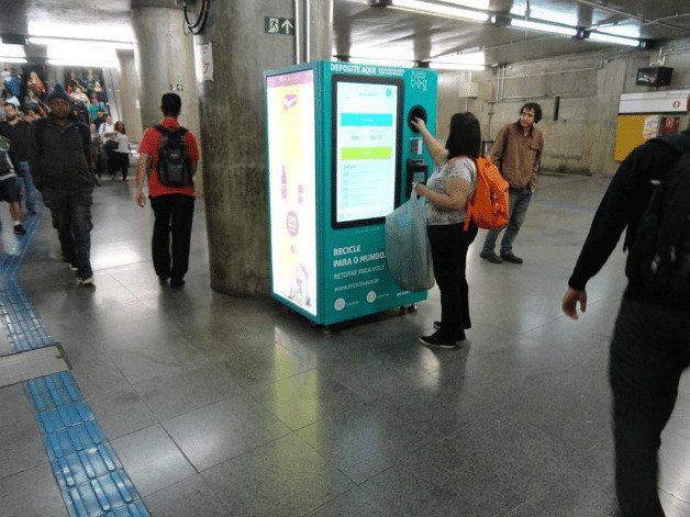 sensivel-mente.com - S&atilde;o Paulo d&aacute; in&iacute;cio a projeto que troca garrafa pet por cr&eacute;dito em transporte p&uacute;blico