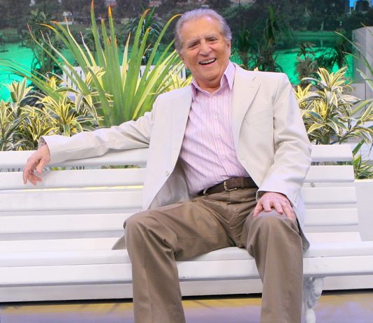 Apresentador Carlos Alberto de Nóbrega foi internado com infecção depois que tomou iogurte vencido