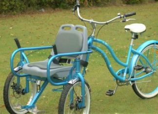 Bicicleta que permite passear com cadeirantes virou grande sucesso na internet