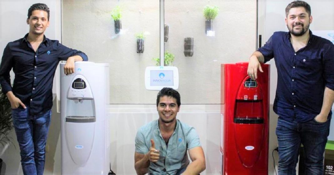 Jovens engenheiros inventam máquina que converte ar em água potável