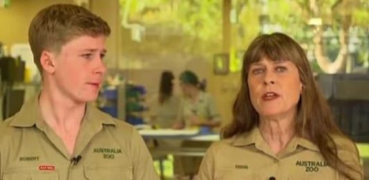 Robert Irwin luta para conter as lágrimas enquanto discute o impacto dos incêndios na Austrália