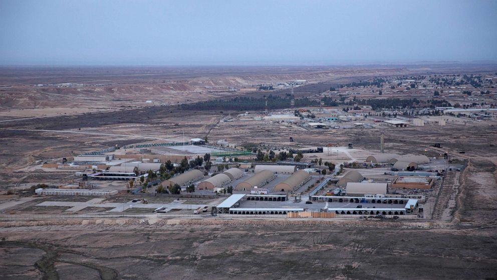 Irã lança mísseis em instalações militares dos EUA no Iraque: oficial dos EUA anbar al assad air base iraq ap jef 200107 hpMain 16x9 992 - Irã lança mísseis em instalações militares dos EUA no Iraque: oficial dos EUA