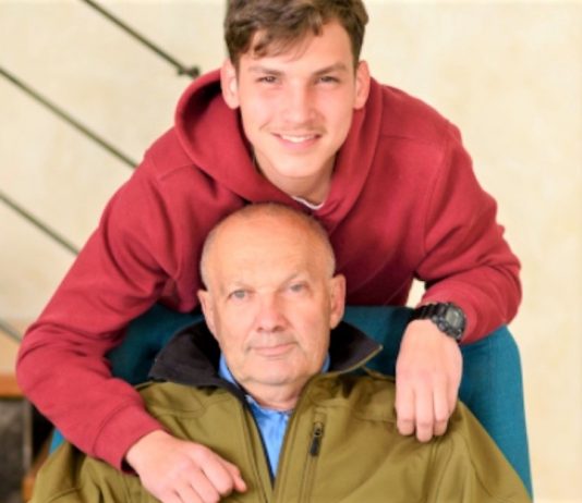 Avô defendeu seu neto gay e deserdou sua filha homofóbica por expulsá-lo de casa