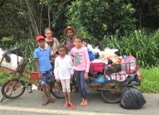 Casal com três filhos estão viajando à pé de Goiânia a Roraima: “enfrentando fome e chuva”
