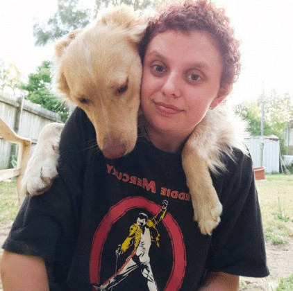 sensivel-mente.com - Cachorro acalma amorosamente jovem autista que se debatia numa crise de p&acirc;nico