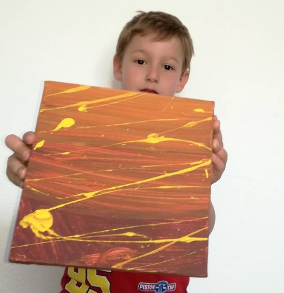 sensivel-mente.com - Pai postou com orgulho: “Meu filho tem Autismo e se expressa através da pintura, e eis aqui algumas obras de arte dele”.