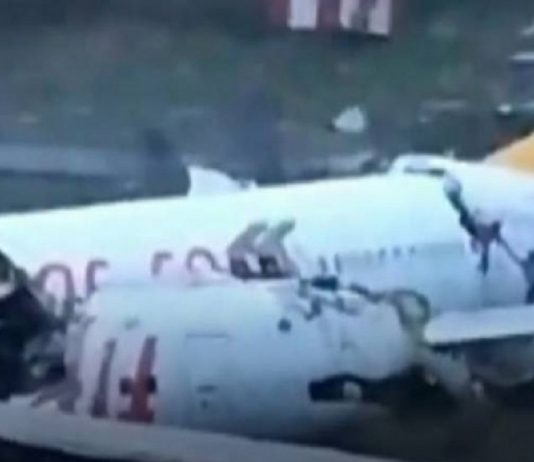 Avião com 183 passageiros partiu-se em três pedaços ao aterrissar em Istambul