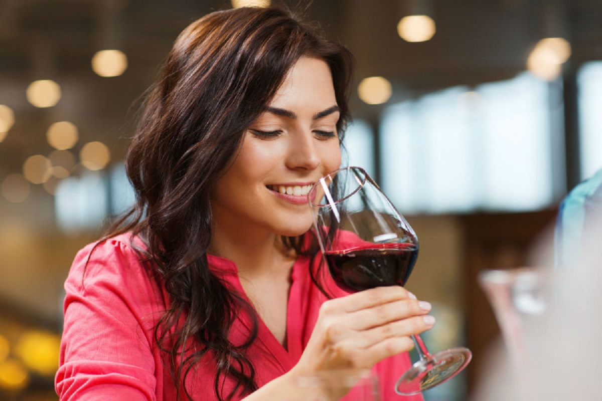 Vinho tinto bom para o coração, corpo e mente Uma taça de vinho fornece os mesmos benefícios que uma hora de ...