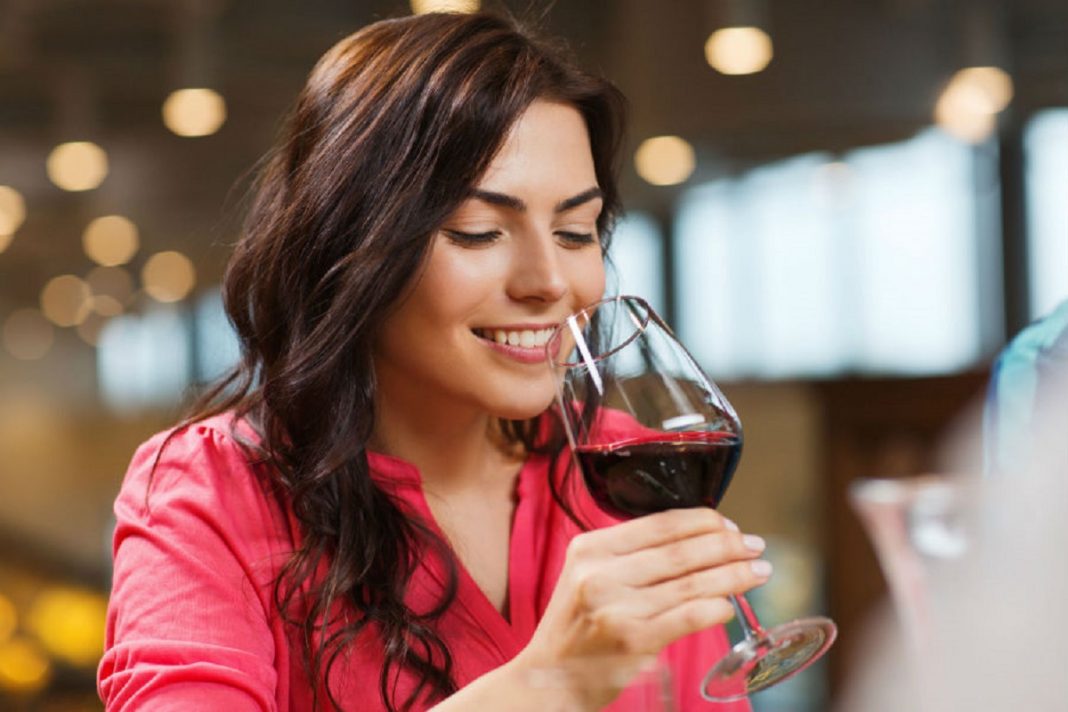 Uma taça de vinho fornece os mesmos benefícios que uma hora de academia, conforme pesquisa.
