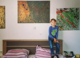 Pai postou com orgulho: “Meu filho tem Autismo e se expressa através da pintura, e eis aqui algumas obras de arte dele”.