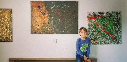 Pai postou com orgulho: “Meu filho tem Autismo e se expressa através da pintura, e eis aqui algumas obras de arte dele”.