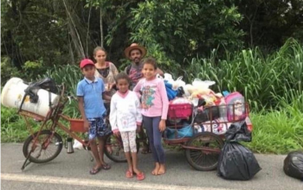 sensivel-mente.com - Família sem dinheiro que decidiu ir andando de Goiânia a Roraima ganhou passagens para viajar de ônibus.