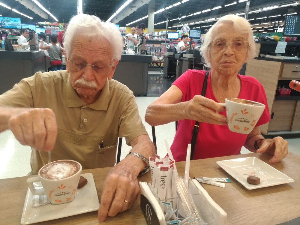 sensivel-mente.com - Casal comemora 75 anos de casamento e se acham "jovens para o amor"