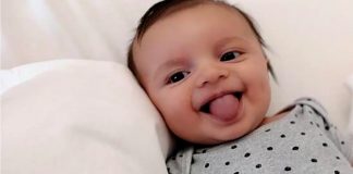 O sorriso vitorioso de um bebê que lutou contra o coronavírus por 50 dias e  o VENCEU