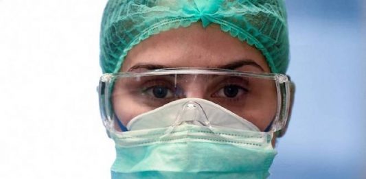 Um vírus invisível causando estrago e ainda tem gente que se acha grande coisa