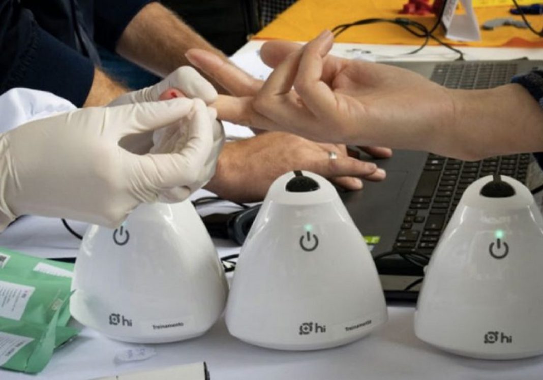 Startup brasileira desenvolve aparelho que diagnostica coronavírus em 15 minutos