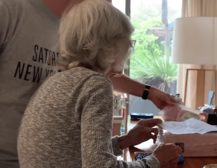 sensivel-mente.com - A fam&iacute;lia criou um mercado dom&eacute;stico para a av&oacute; com Alzheimer. Eu queria ir &agrave;s compras h&aacute; muito tempo