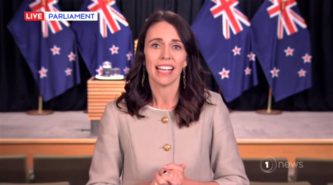 Primeira-ministra da Nova Zelândia diz que conseguiu vencer e controlar a Covid-19